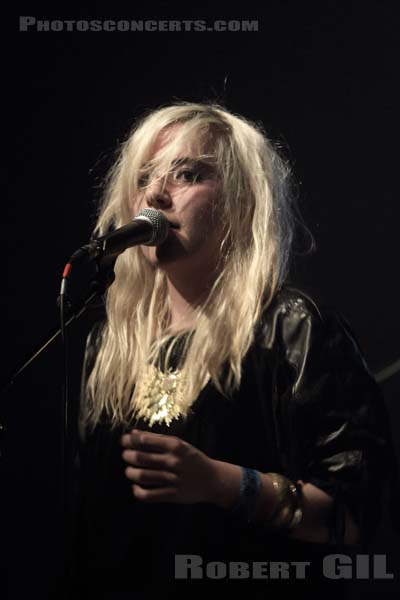 AUSTRA - 2011-04-01 - PARIS - La Machine (du Moulin Rouge) - 